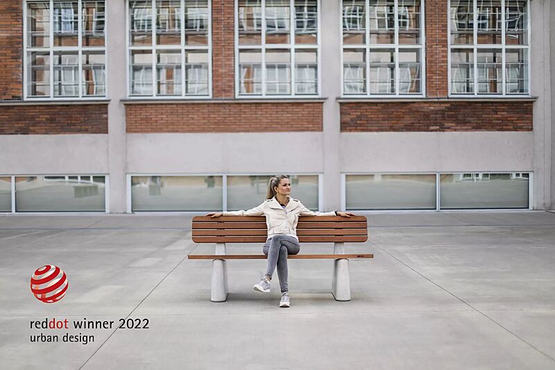 sitzbank-reforma__shoKAT0068744 Sitzbank REFORMA mit schmaler Rückenlehne, mit Längsbelattung, mit Jatobaholzbelattung, HSC®-Beton in hellgrau