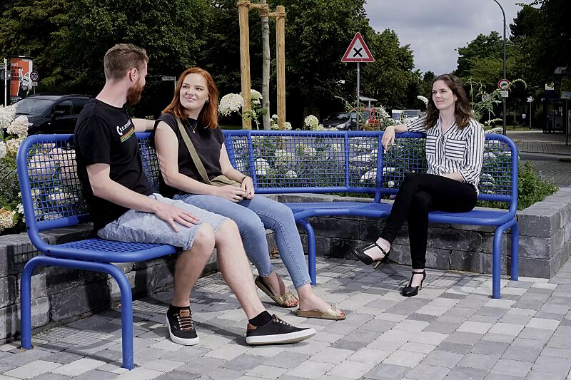 sitzbank-rimini__shoKAT0065031 Eckbank RIMINI (Typ ML) mit Rückenlehne, zum Einbetonieren, in RAL 5010 enzianblau