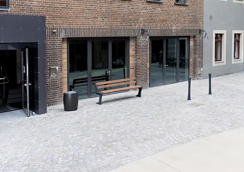 sitzbank-tallin__shoKAT0055584 Kollektion TALLIN bestehend aus Sitzbank, Abfallbehälter und Poller, Aluminiumguss in RAL 7016 anthrazitgrau