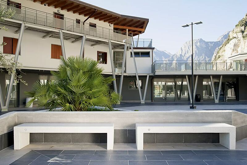 sitzbank-venezia__shoKAT0036968 Sitzbank VENEZIA aus Beton, Sitzfläche geschliffen, in Granitoptik weiß