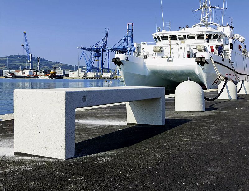 sitzbank-venezia__shoKAT0059160 Sitzbank VENEZIA aus Beton, Sitzfläche geschliffen, in Granitoptik weiß