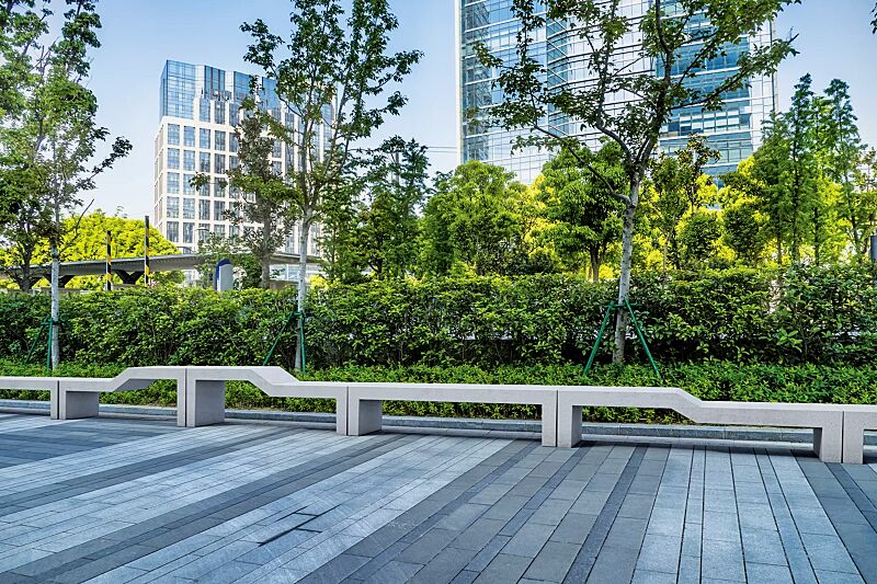 sitzbank-venezia__shoKAT0059290 Sitzbänke VENEZIA BABY und Seniorenbank VENEZIA OLD aus Beton, Sitzfläche geschliffen, in Granitoptik weiß