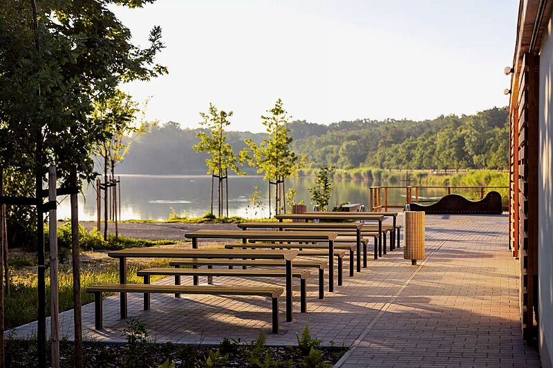 sitzbank-vera-solo__shoKAT0072008 Sitzbank und Tisch VERA SOLO, mit Jatobaholzbelattung, Stahlteile in RAL 7016 anthrazitgrau