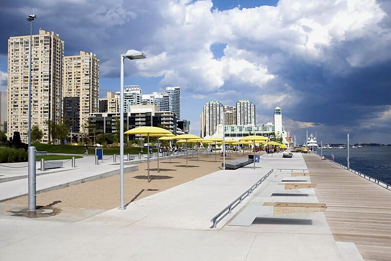 sitzbank-wing__shoKAT0057710 Sitzbank WING WOOD aus Marmor, mit Kiefernholzsitz, in weiß carrara