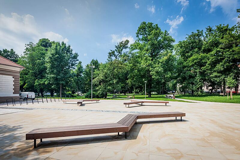 Doppel-Eckbank und Dreifach-Eckbänke WOODY, 120°, mit Jatobaholzbelattung