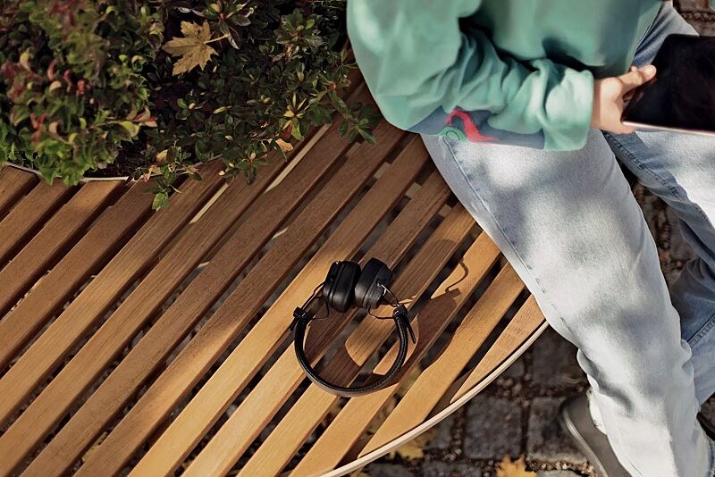 sitzelement-conics__shoKAT0070556 Detail: Jatobaholzbelattung und Pflanzeinfassung