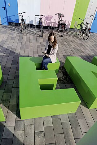 Sitzbuchstaben LETTER LINE in RAL 6037 reingrün