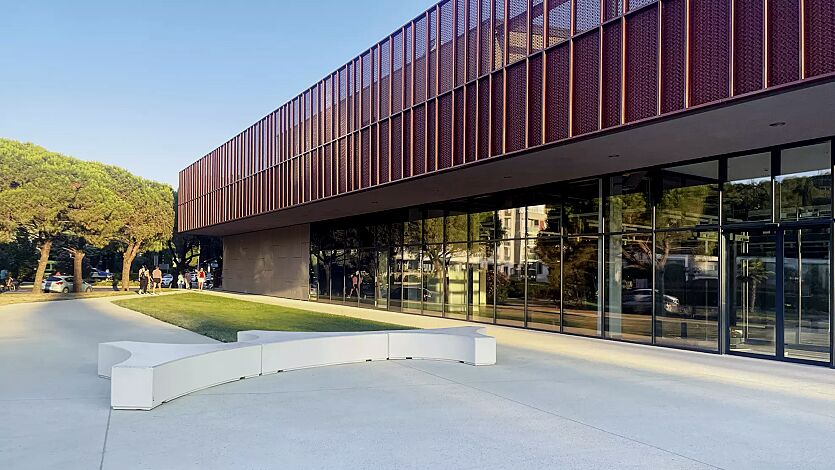 Sitzinsel FOLIA, Beton mit transparenter Beschichtung in naturweiß - 18