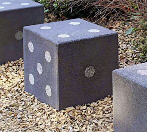 <div id="container" class="container"><div id="container" class="container">Sitzwürfel KJELL</div></div>