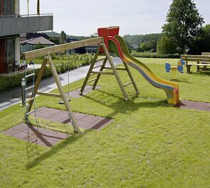 <div id="container" class="container">Spielkombination KARLSSON mit farbiger Kunststoffrutsche, Schaukel und Strickleiter</div>