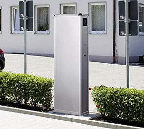 <div id="container" class="container">Stromtankstelle COLOM mit Werbeaufsatz und Folienbeklebung</div>