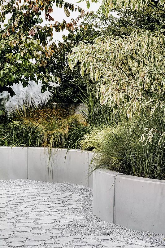 Stützwand MIURA bestehend aus verschiedenen Elementen