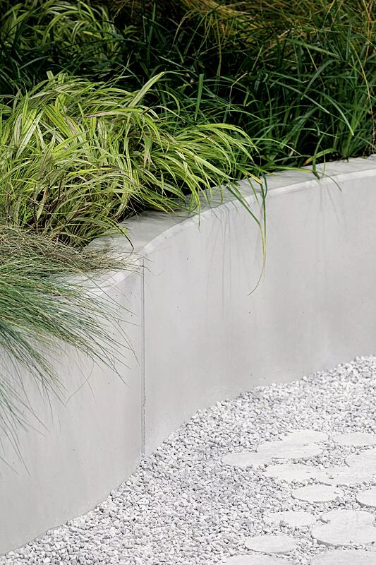 Stützwand MIURA bestehend aus verschiedenen Elementen