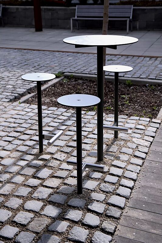 tisch-bistrot-bar__shoKAT0050677 Barhocker und Stehtisch BISTROT mit HPL-Auflage in White 0085, Stahlteile in RAL 9007 graualuminium