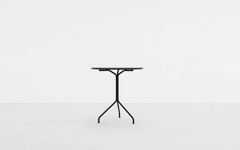 tisch-boh%C3%A9m__shoKAT0069325 Tisch BOHÉM mit runder Aluminiumauflage, Stahl- und Aluminiumteile pulverbeschichtet in RAL 9005 tiefschwarz