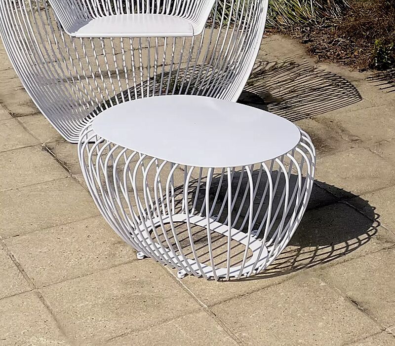 Sitz und Tisch BUBBLE in RAL 9016 verkehrsweiß