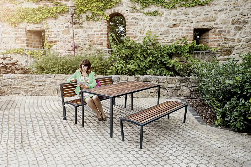 tisch-camilla__shoKAT0051330 Tisch CAMILLA und Sitzbänke CAMILLA ohne und mit Rückenlehne, mit Hartholzbelattung, Stahlteile in RAL 7016 anthrazitgrau