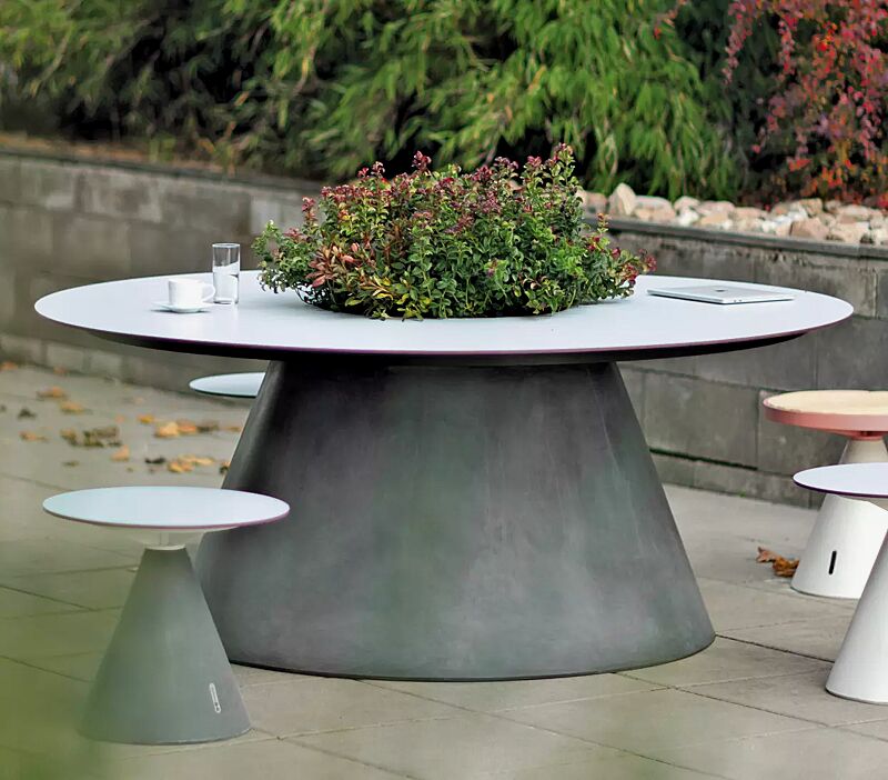 Tisch CONICS mit HPL-Auflage in Glacier blue 0706, inkl. Pflanzeinfassung, HPC-Beton in dunkelgrau