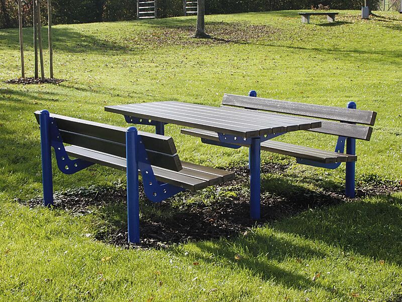 tisch-cortona__shoKAT0063557 Bank-Tisch-Kombination CORTONA mit Kunststoff-Recycling-Belattung, Stahlteile in RAL 5017 verkehrsblau