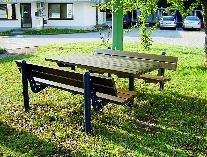 tisch-cortona__shoKAT0063558 Bank-Tisch-Kombination CORTONA mit WPC-Belattung, Stahlteile in RAL 5017 verkehrsblau