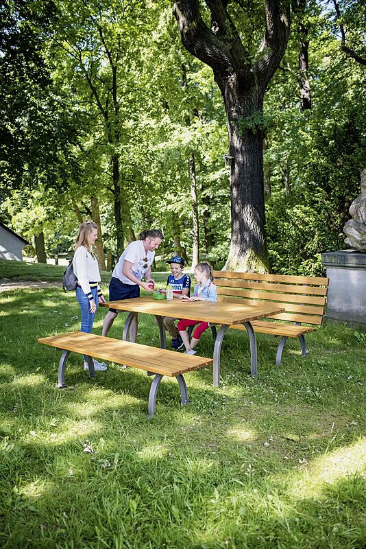 Tisch ELBA und Sitzbänke ELBA ohne und mit Rückenlehne, mit Fichtenholzbelattung