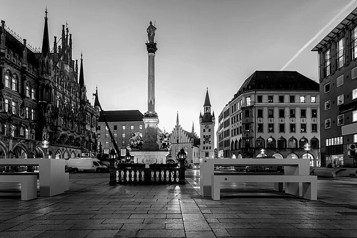 Tisch ERACLEA und Sitzbänke VENEZIA aus Beton, in Granitoptik weiß