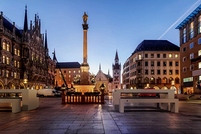 tisch-eraclea__shoKAT0052583 Tisch ERACLEA und Sitzbänke VENEZIA aus Beton, in Granitoptik weiß