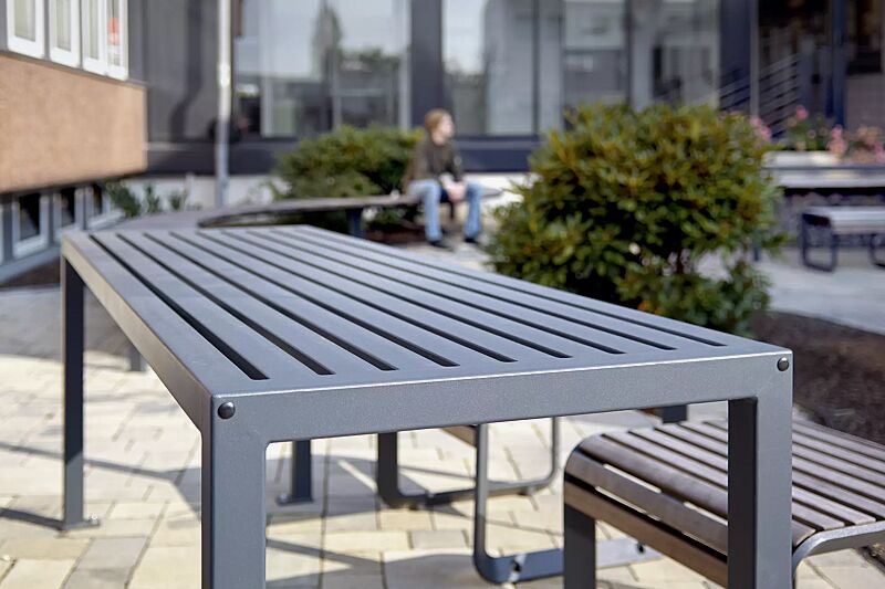 tisch-liguria__shoKAT0056114 Detail: Stahlauflage