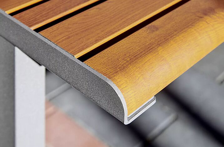 Detail: Aluminium in natürlichem Durmast Eichenholzoptik-Effekt