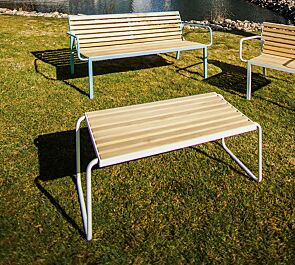 <div id="container" class="container"><div id="container" class="container">Tisch STACK, Sitzbank STACK sowie Sitz STACK mit Rückenlehne und Armlehnen, mit Robinienholzbelattung, Stahlteile in RAL 6027 lichtgrün und RAL 9010 reinweiß</div></div>