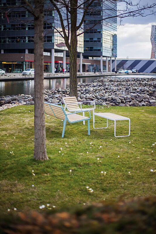 tisch-stack__shoKAT0061870 Tisch STACK, Sitzbank STACK sowie Sitz STACK mit Rückenlehne und Armlehnen, mit Robinienholzbelattung, Stahlteile in RAL 6027 lichtgrün und RAL 9010 reinweiß