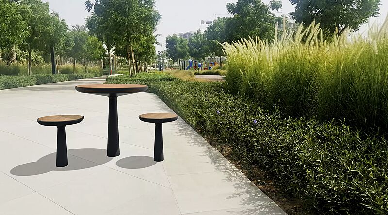 Tisch TEO mit Tischfläche aus Holz, Gusseisenteile in RAL 7016 anthrazitgrau sowie Sitzhocker TEO mit Sitzfläche aus Holz, Gusseisenteile in RAL 7016 anthrazitgrau