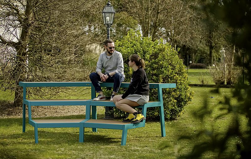 tribuenenbank-esprit---modular-erweiterbar__shoKAT0071755 Tribünenbank ESPRIT bestehend aus 2 Einzelelementen, gewinkelt 30°, modular erweiterbar, Stahlteile in RAL 5021 wasserblau