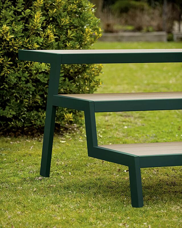 tribuenenbank-esprit---modular-erweiterbar__shoKAT0071756 Detail: Tribünenbank ESPRIT, gerade, Stahlteile in RAL 6005 moosgrün