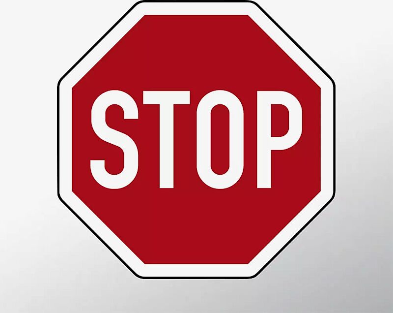 Verkehrszeichen: Halt. Vorfahrt gewähren.