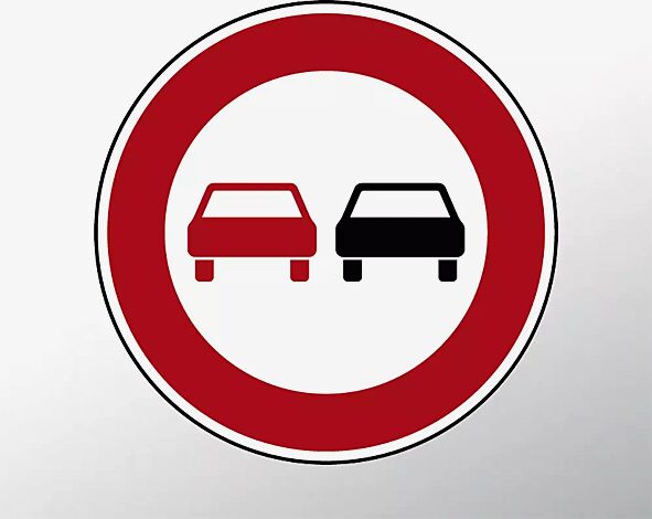Verkehrszeichen: Überholverbot für Kraftfahrzeuge aller Art