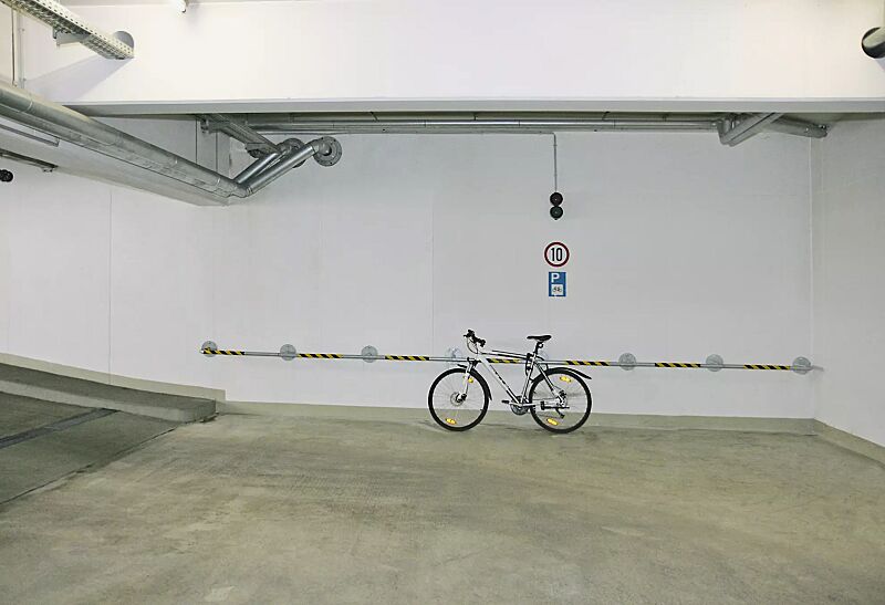 wandanlehnbuegel-jefferson__shoKAT0032405 Wandanlehnbügel JEFFERSON bestehend aus 1 Anfangs-, 5 Mittel- und 1 Endbügel, feuerverzinkt