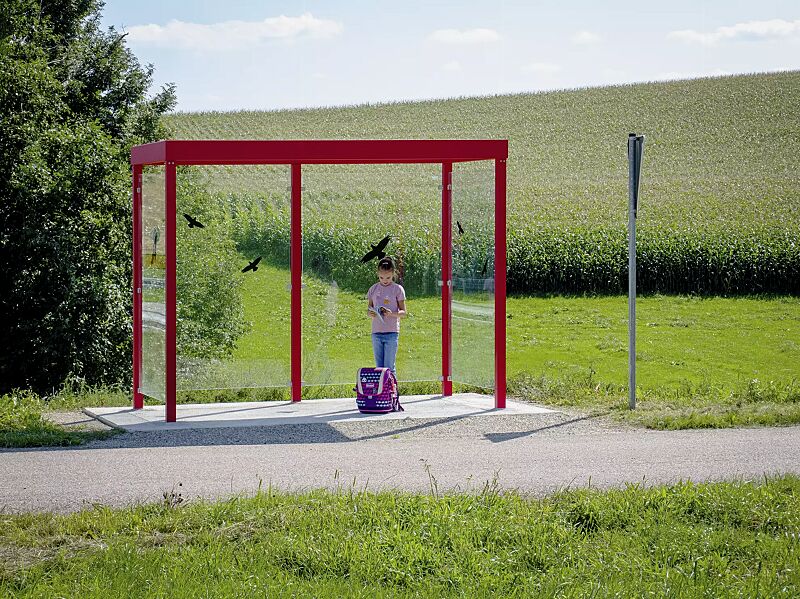 wartehalle-gemala__shoKAT0068063 Wartehalle GEMALA, Dachbreite x Dachtiefe 3100 mm x 1600 mm, Rück- / Seitenwände ESG, Klarglas, Stahlkonstruktion in RAL 3001 signalrot Wartehalle GEMALA, Dachbreite x Dachtiefe 3100 mm x 1600 mm, Stahlkonstruktion feuerverzinkt und pulverbeschichtet, ...