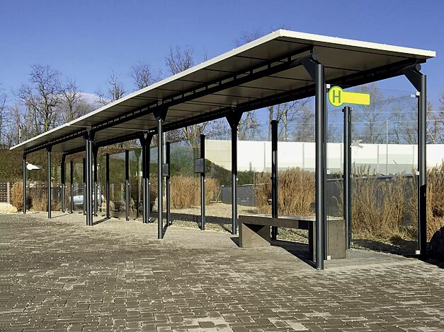 Wartehalle MATRIX, auftragsbezogene Anpassung, Dachbreite x Dachtiefe 20090 mm x 2750 mm, Rück- / Seitenwände ESG, Klarglas, Stahlkonstruktion in RAL 7016 anthrazitgrau