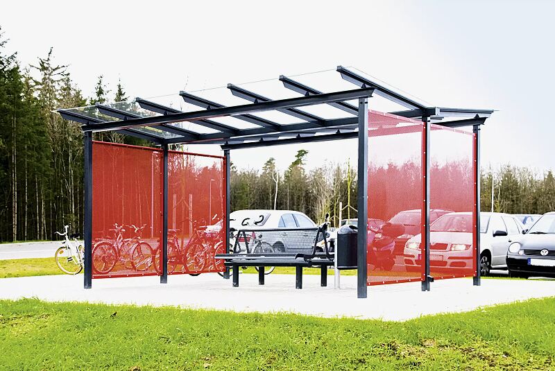 wartehalle-pegasus__shoKAT0012773 Wartehalle PEGASUS, Dachbreite x Dachtiefe 4800 mm x 2000 mm, doppelseitig, mit Sitzbank LINUS, Seitenwände in Lochblechausführung, Stahlkonstruktion in RAL 7016 anthrazitgrau, Lochblech in RAL 2002 blutorange