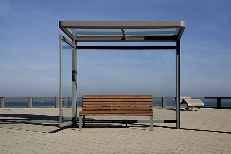 Wartehalle PURE, Dachbreite x Dachtiefe 2720 mm x 1800 mm, mit Rück- / Seitenwand, Stahlkonstruktion in RAL 7016 anthrazitgrau