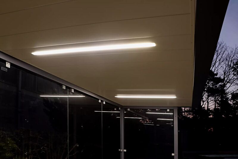 Deckenverkleidung mit integrierter LED-Beleuchtung