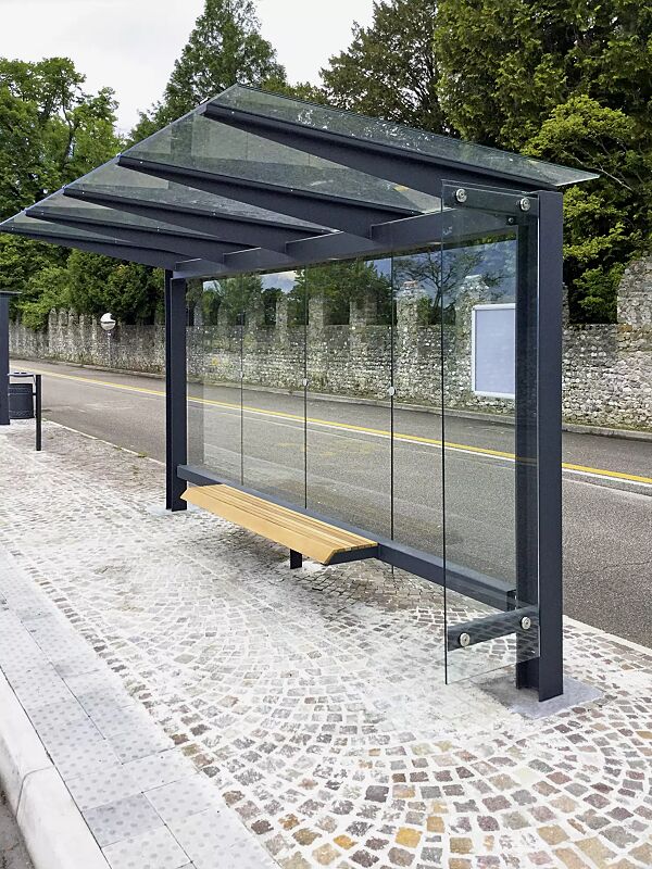 wartehalle-stingray__shoKAT0060586 Wartehalle STINGRAY, Dachbreite x Dachtiefe 4325 mm x 1498 mm, mit Rück- / einer Seitenwand ESG, Klarglas, inkl. Sitzbank