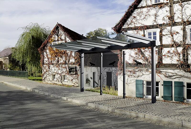 wartehalle-virgo__shoKAT0052952 Wartehalle VIRGO, Dachbreite x Dachtiefe 4720 mm x 1800 mm, Stahlkonstruktion feuerverzinkt und pulverbeschichtet, inkl. Rückwände ESG, Klarglas, ohne Seitenwände, Dacheindeckung VSG, Klarglas