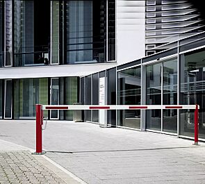 Wegesperre FLEN zum Aufdübeln, mit zwei höhenverstellbaren Auflagestützen, Sperrbreite 4,0 m