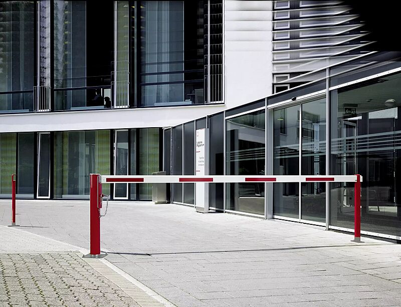 Wegesperre FLEN zum Aufdübeln, mit zwei höhenverstellbaren Auflagestützen, Sperrbreite 4,0 m