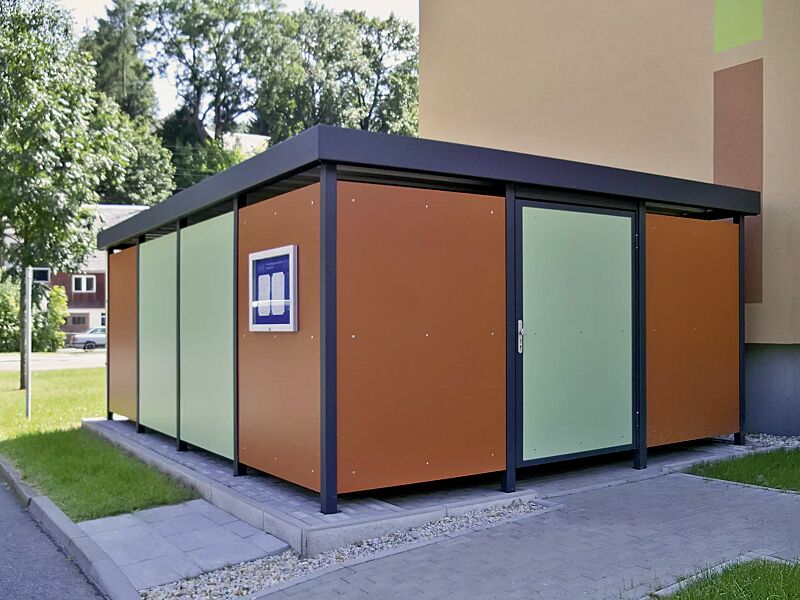 wertstoffueberdachung-flexi-box__shoKAT0051025 Wertstoffüberdachung FLEXI-BOX für 8 Stück 4-Rad-Abfallgroßbehälter, Wandelemente aus Trespa®-Fassadenbautafeln in rostrot bzw. frühlingsgrün, Stahlkonstruktion in RAL 7016 anthrazitgrau