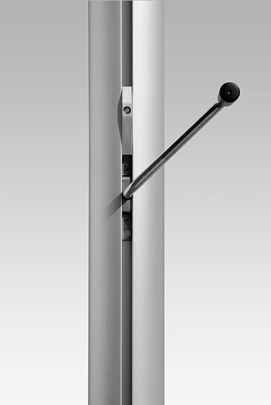 zylindrischer-aluminium-fahnenmast-concept__shoKAT0006532 Kurbel und Hissvorrichtung abschließbar mittels Vierkantschloss