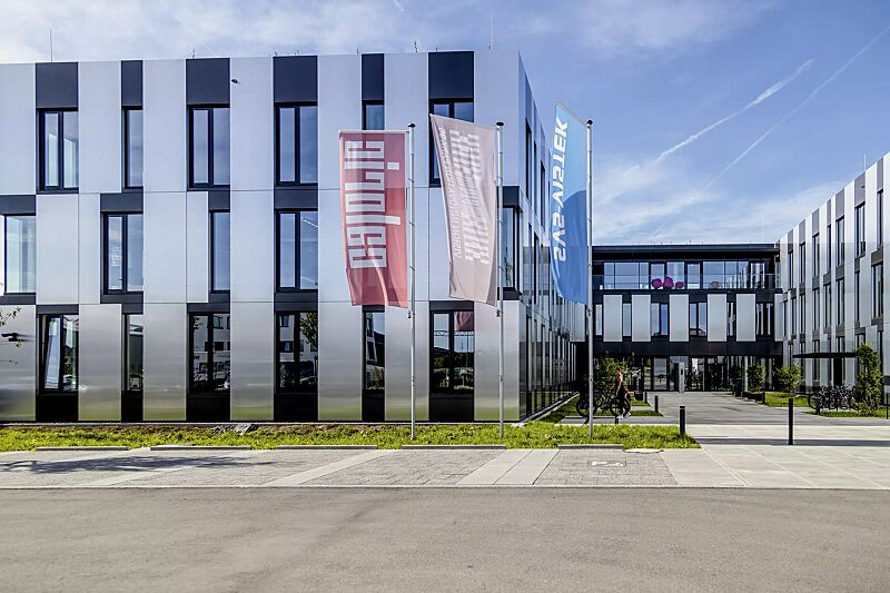 zylindrischer-aluminium-fahnenmast-variation__shoKAT0069909 Zylindrischer Aluminium-Fahnenmast VARIATION mit Ausleger