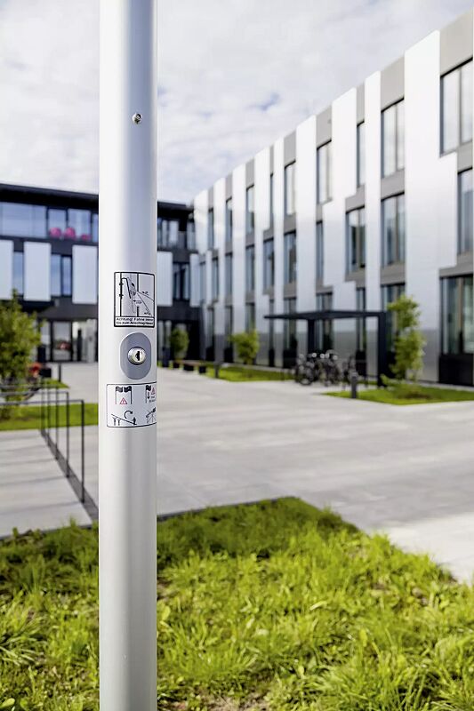 zylindrischer-aluminium-fahnenmast-variation__shoKAT0069910 Detail: Zylinderschloss